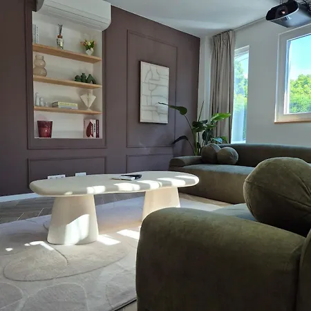 Hébergement de vacances Maison H - De Luxe Avec Jacuzzi Privé Et Cinéma Immersif